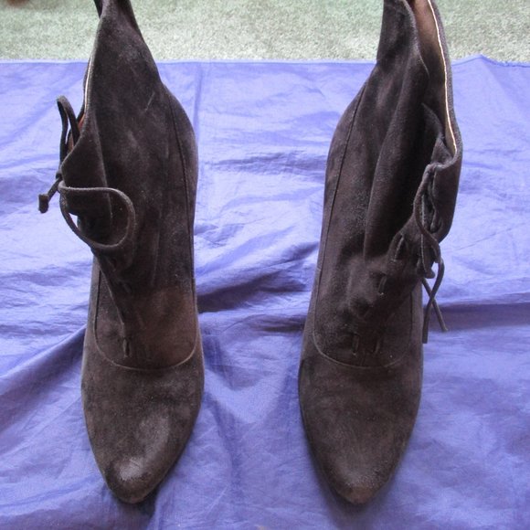 CALVIN KLEIN BLACK SUEDE HIGH HEEL ANKLE BOOT--SIZE 8.5 M - Picture 2 of 4